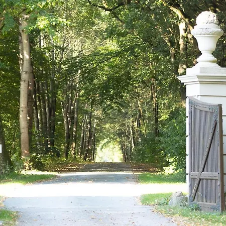 Heidegut Reitsportanlage Und Holiday home Eschede